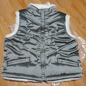 🆕️Faux Fur girl's puffer vest s 7/8 Metallic/Grey